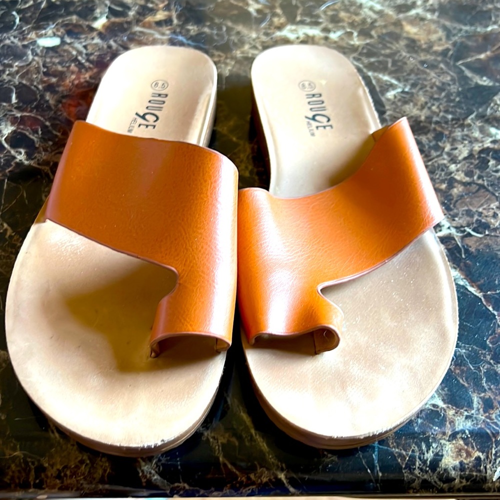 Rouge sandals